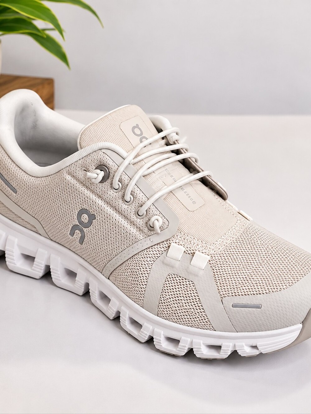 On Cloud 6 Women’s Size 9 Ivory White Running Shoes CloudTec Swiss Engineering